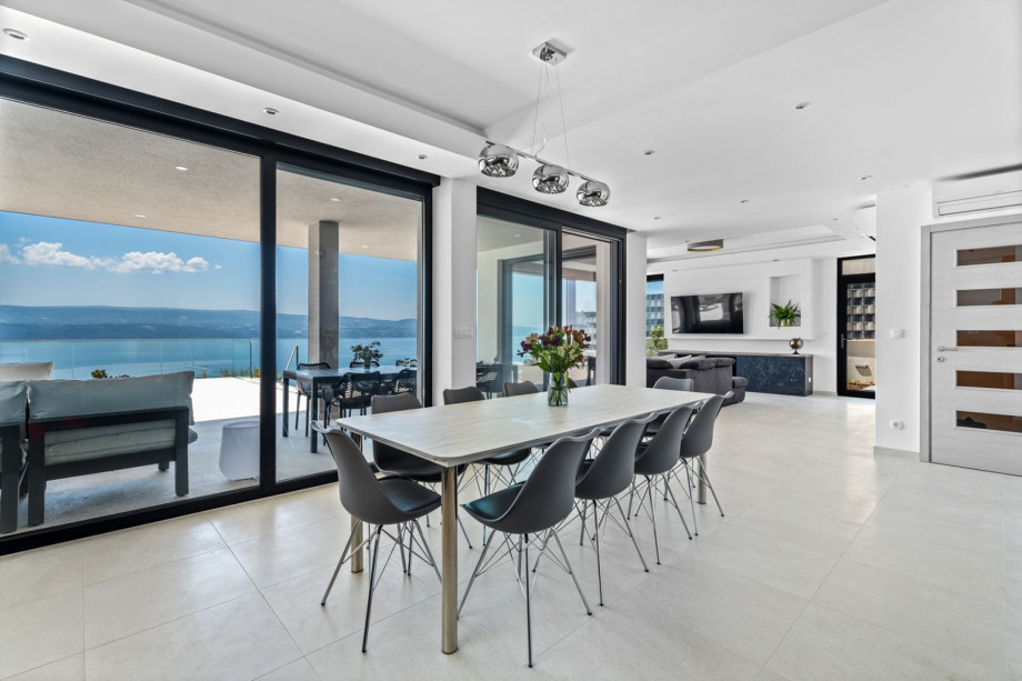 The ground floor (pool level) offers a spacious and fully air-conditioned open-plan living/dining area