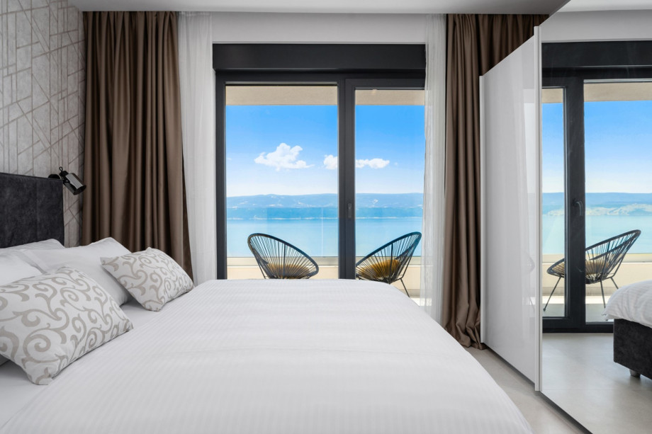 Bedroom NO1 (23,5sqm) with a king-size bed 180cmx210cm, and balcony with sea views and outdoor furniture.