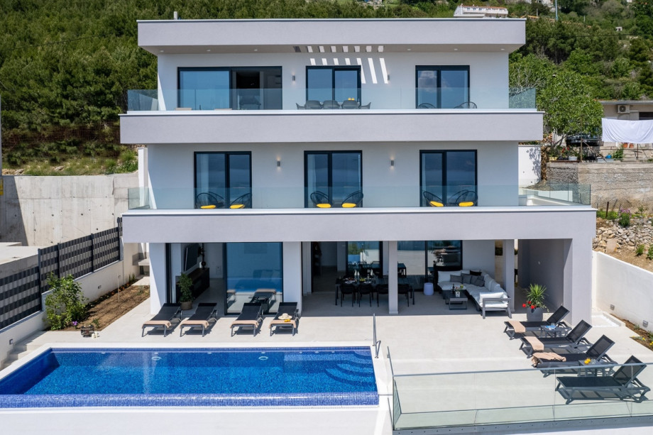The luxury and contemporary architectural design of Villa Admira Maria.