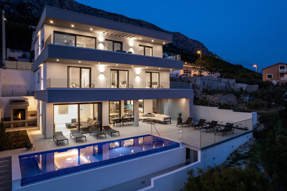 Villa Admira Maria is a private property located on a fenced private plot of 406 sqm and offers 270 sqm