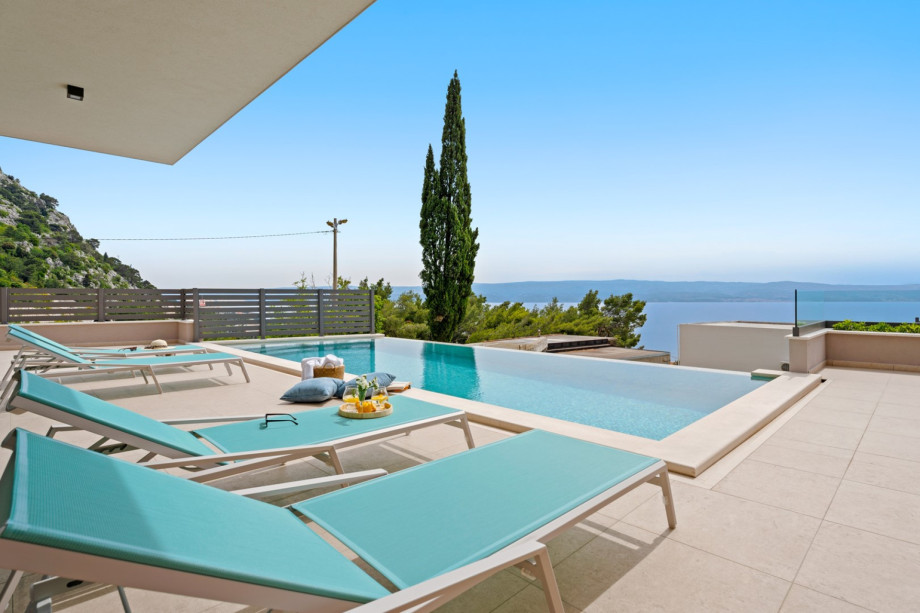 There is a Heated, infinity swimming pool 8,5 x 4m with hydro massage