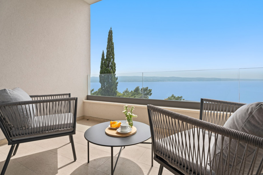 Shared balcony for bedrooms No2 and No3, with a balcony with outdoor furniture and sea views.