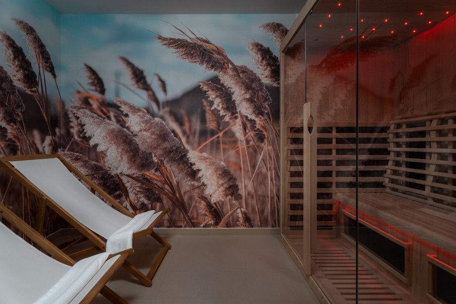 Next to the play zone is a cute spa zone with an infrared sauna with 2 deck chairs