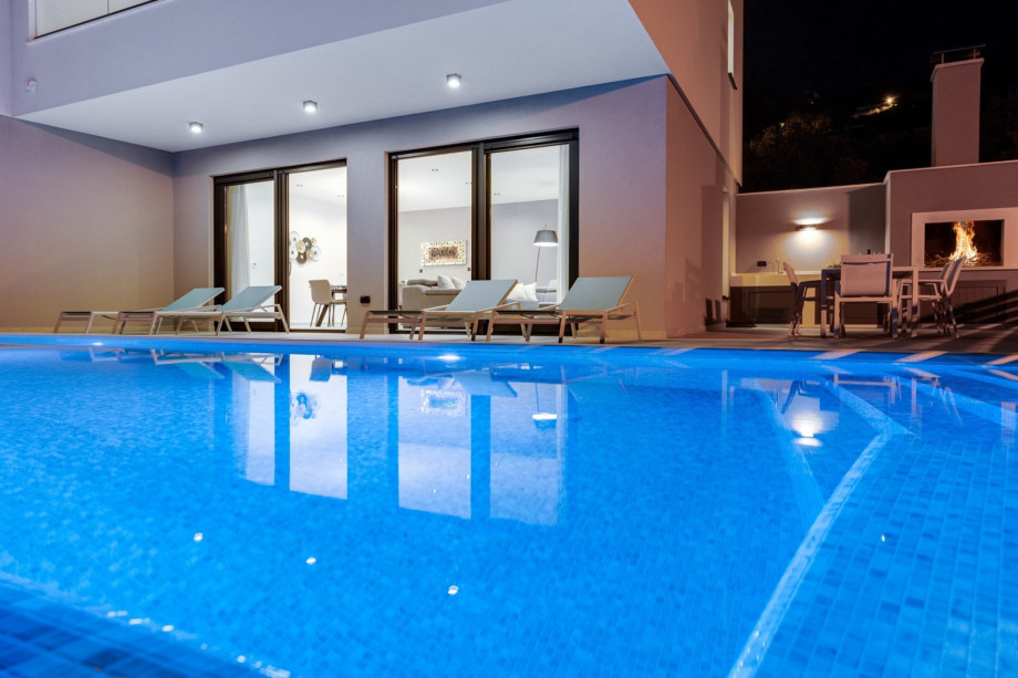 Villa Una is a brand new villa located only 0,8 km from Omiš