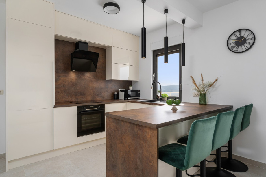 Very stylish and very well organized, and furnished with high quality.