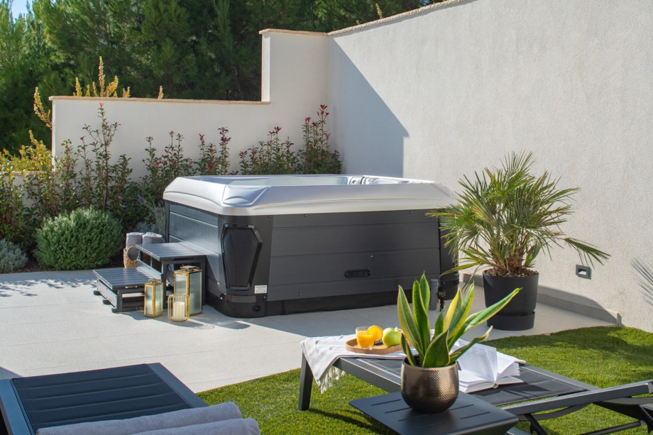 Jacuzzi (a hot-tub) for adorable enjoying.