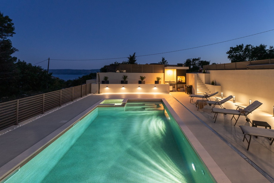 Enjoy the beauty of the landscape and the breathtaking views of the mountains and the Cetina River