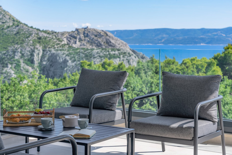 A terrace with amazing views of the Cetina River Canyon