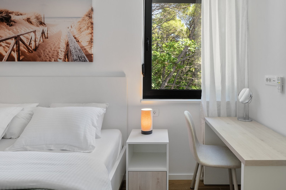 Bedroom NO2 with a en suite bathroom and mountain view
