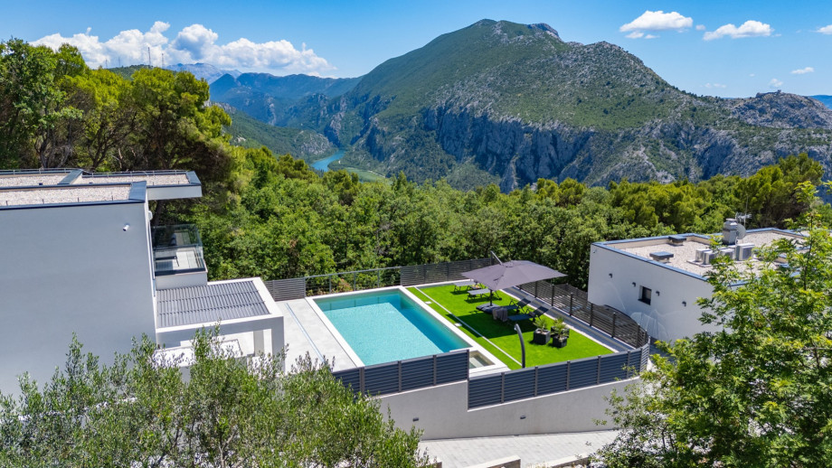 Enjoy the beauty of the landscape and the breathtaking views of the mountains and the Cetina River