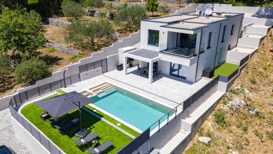 The pool is a 4.3 x 7.9 m heated private pool