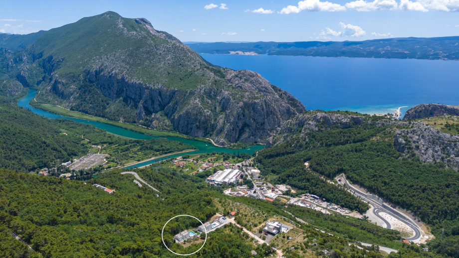 Die Aussicht auf die Berge und den Fluss Cetina ist einfach unglaublich und die Sonnenuntergänge sind wirklich atemberaubend