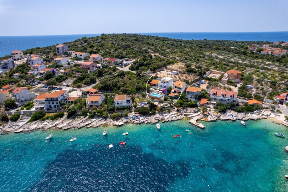 sunbeds, canoe and two SUPs for your use