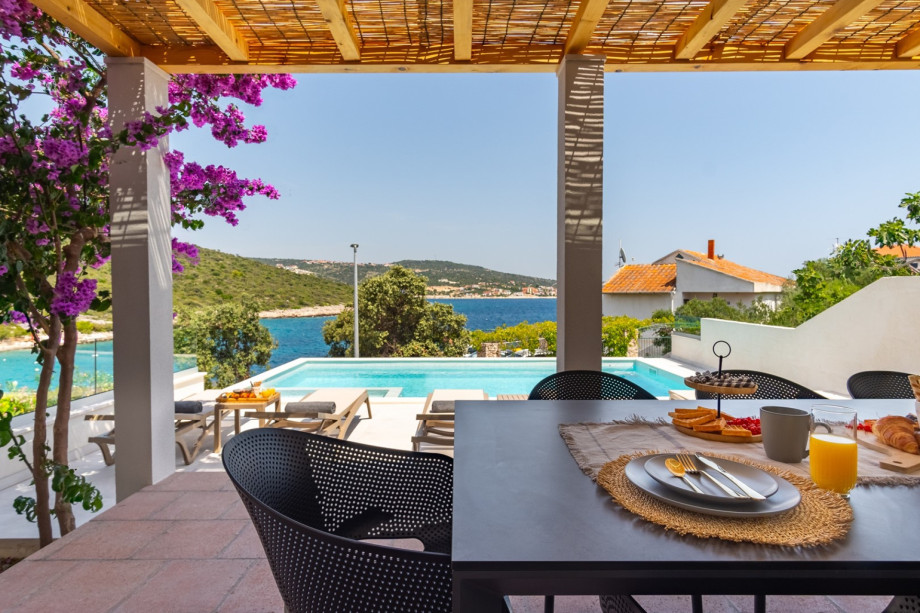 6 deck chairs, sun umbrella and one canoe for your use at the beach