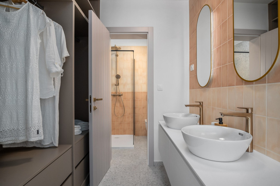 two sinks, and a shower