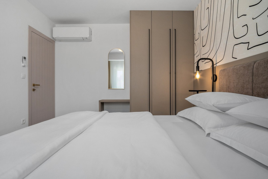 A/C, a TV, views of the neighborhood.