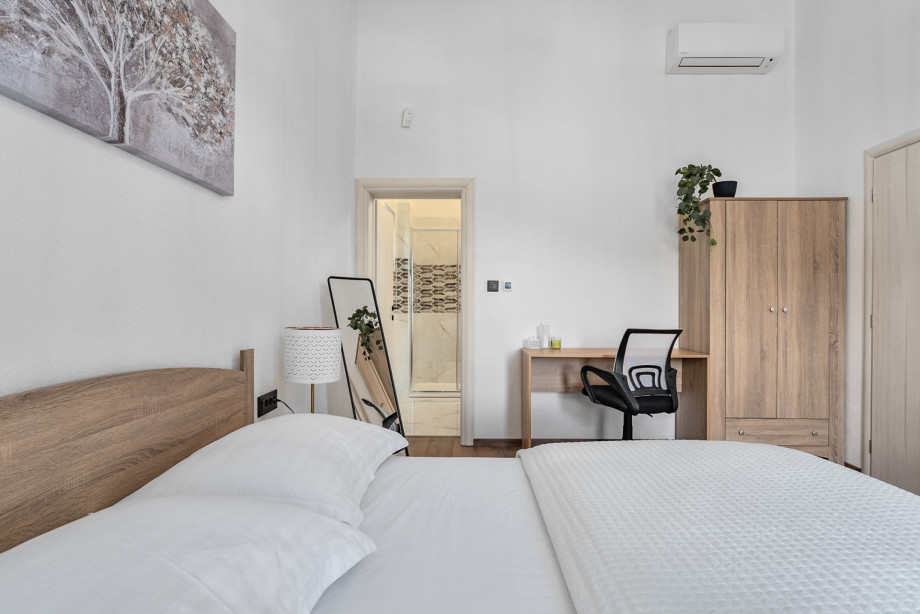 With four beautifully appointed en-suite bedrooms, Villa Admiral accommodates up to eight guests, ensuring comfort and privacy for families or groups of friends.