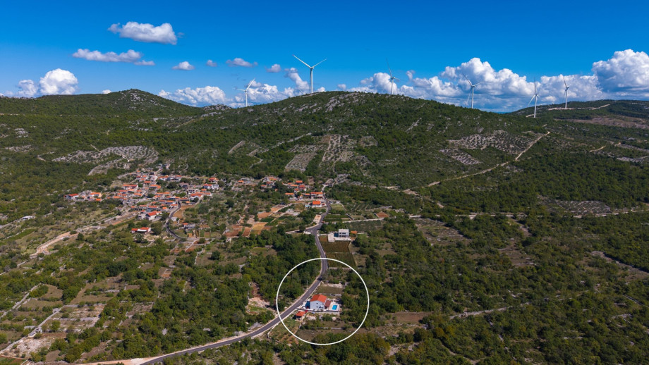 Blizna Gornja, located in the Trogir hinterland, offers visitors a variety of activities and attractions to enjoy.