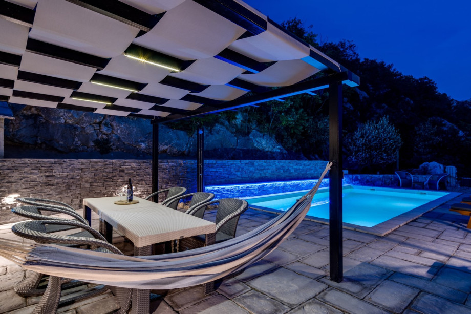 Lovely light settings for cozy and quiet evenings at the pool area