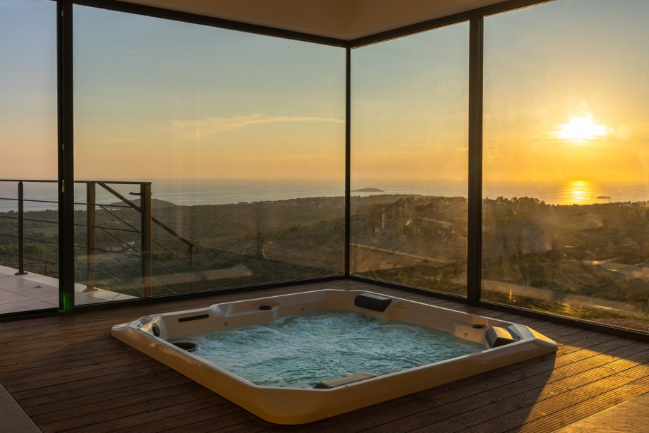 Even the pickiest visitors will be enthralled by the sunset views that can be seen from every angle of the property.