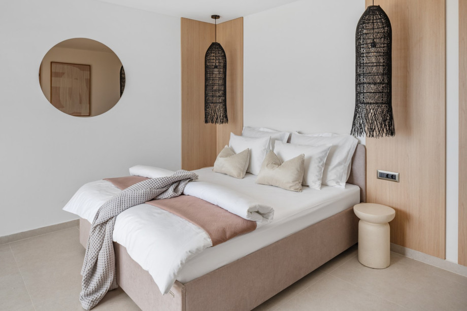 Master Bedroom NO1 (28sqm) with a king-size bed 180cm x 200cm