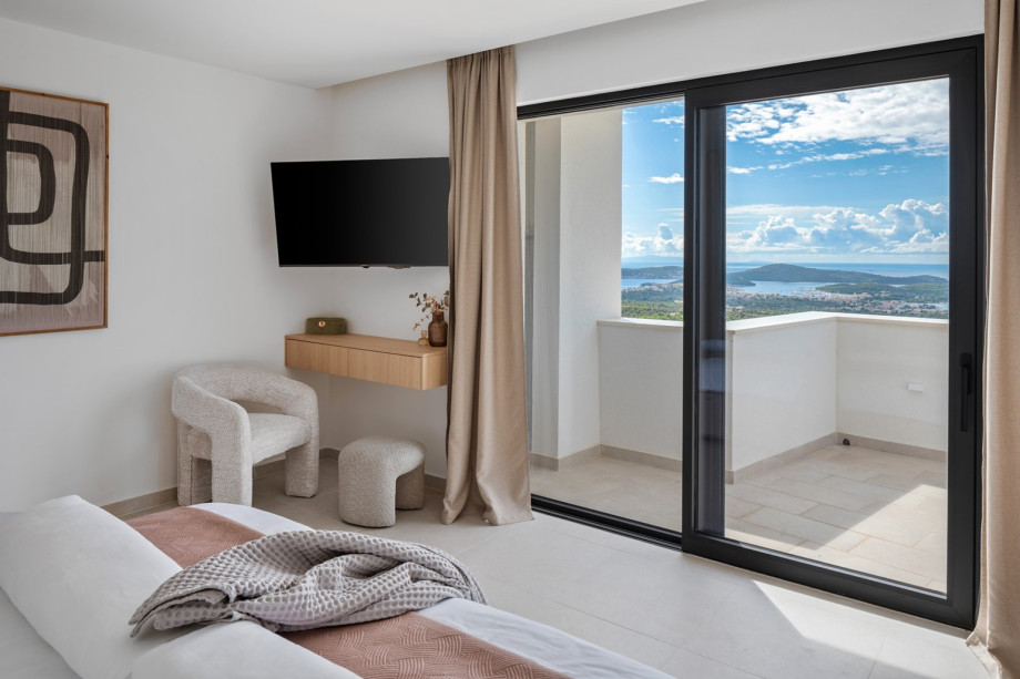 Master Bedroom NO1 (28sqm) offers an en-suite bathroom (12sqm) with a shower and a bathtub