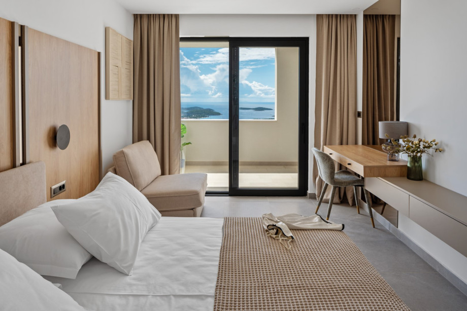 Bedroom NO2 (21sqm) with king size bed 180x200cm + single bed 90x200cm