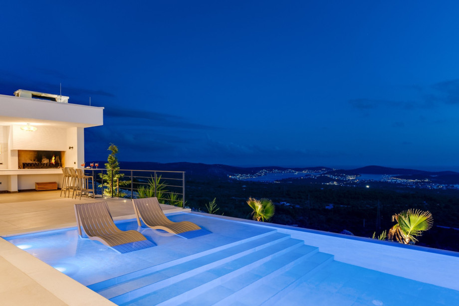 Relax and enjoy a glass of wine on hot summer evenings