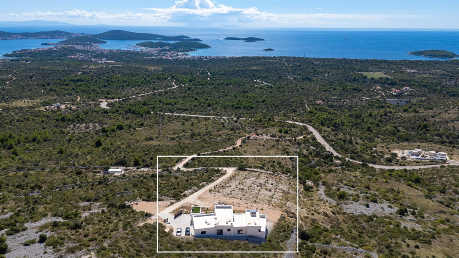 Wonderful views of Rogoznica; 28 km to the well-known town of Trogir; 34 km to Split airport; and 55 km to Split