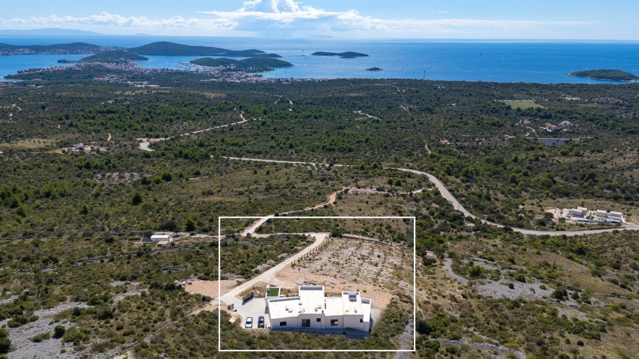 Wonderful views of Rogoznica; 28 km to the well-known town of Trogir; 34 km to Split airport; and 55 km to Split