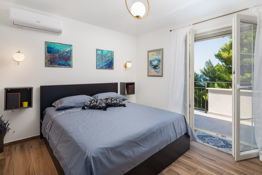 Bedroom No. 2 (13sqm) features a cozy queen-size bed (160x200)