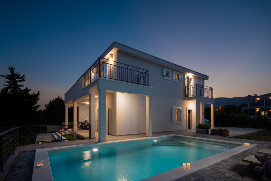 Nestled between the enchanting UNESCO heritage cities of Trogir and Split