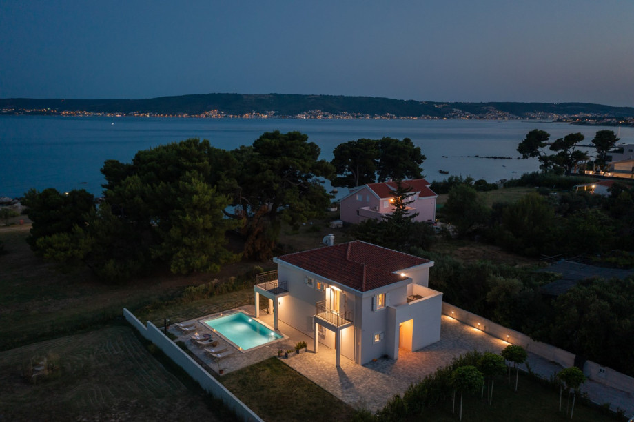 Villa Pensa is perfectly situated within walking distance of the beach (just 30m away)