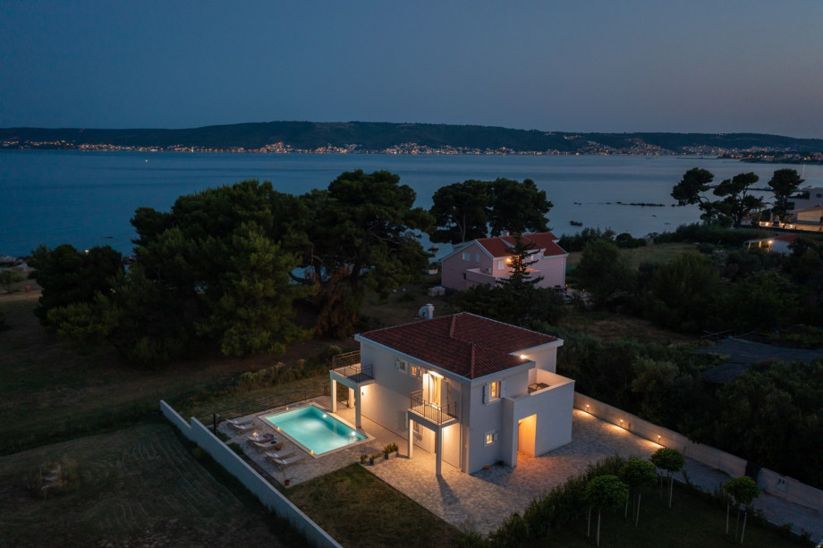 Villa Pensa is perfectly situated within walking distance of the beach (just 30m away)