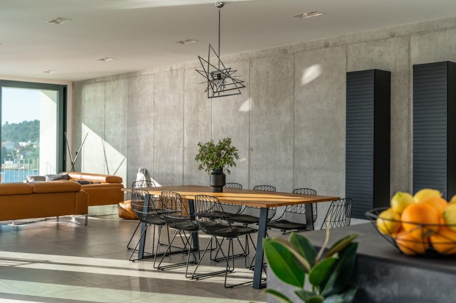 pool and sea views, and another terrace on the East side with a gas barbecue