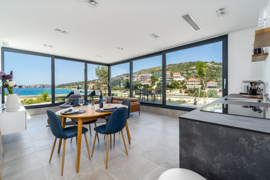 ground floor: fully airconditioned and offers a comfortable living area