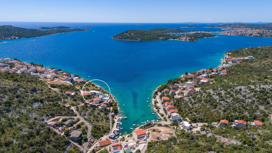Hier können Sie die verschiedenen Blautöne des Meeres genießen.
