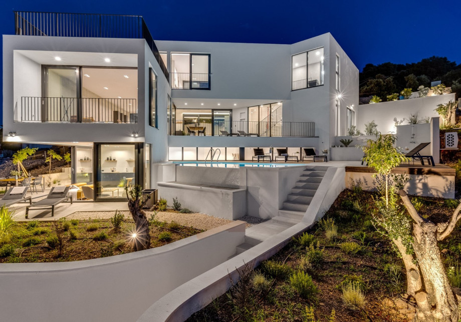  Villa Roots mit privatem, beheiztem Pool 