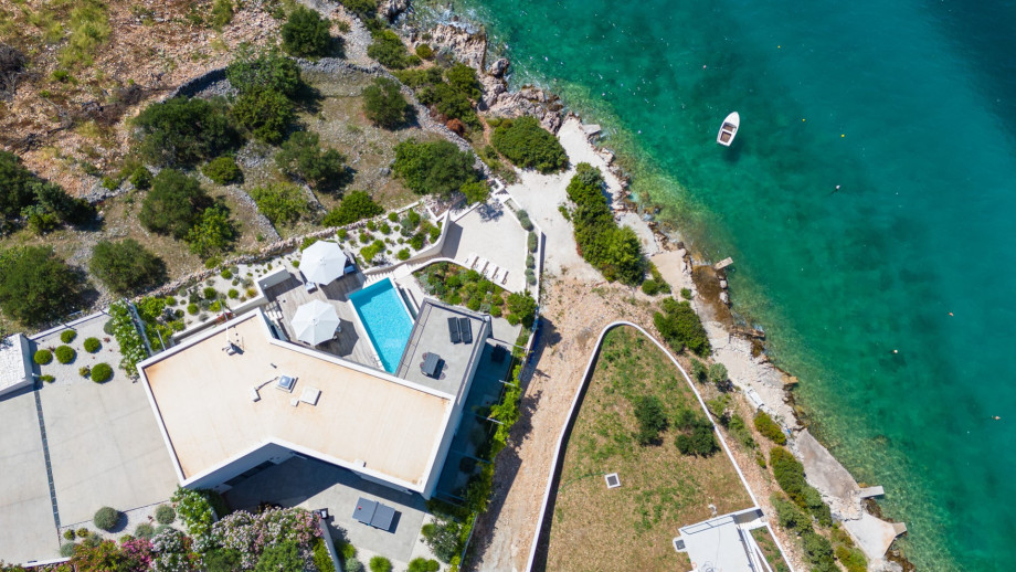  Perfekt gestaltete Villa an der Küste der Bucht Ražanj 
