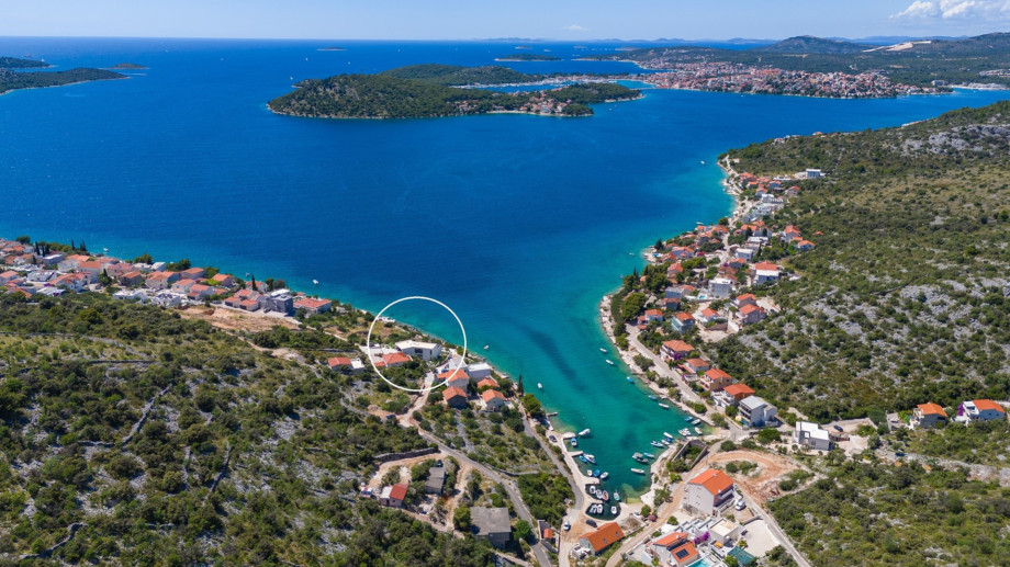 Perfectly designed villa located on the coast of Ražanj bay