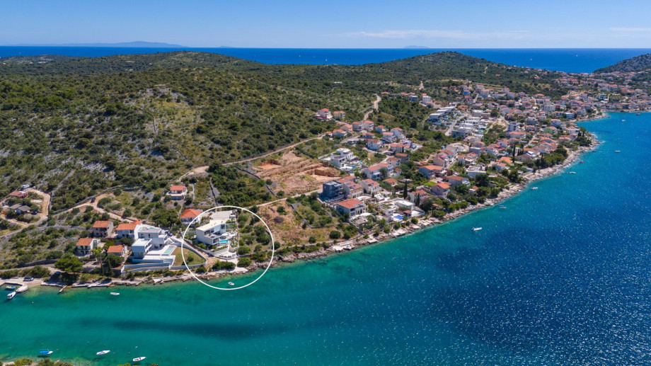 Perfectly designed villa located on the coast of Ražanj bay