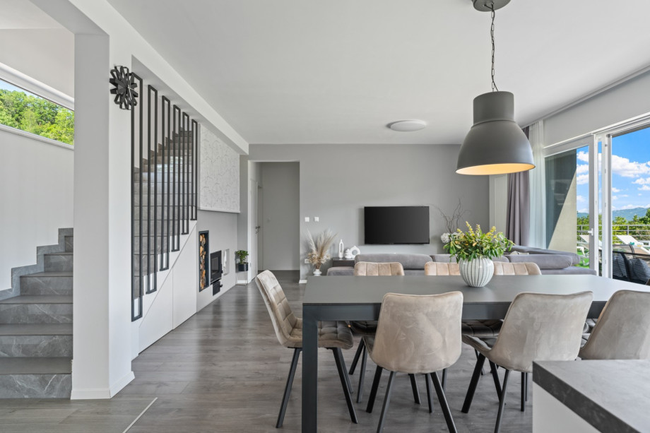 Next to it, there is a separate toilet with a washing machine