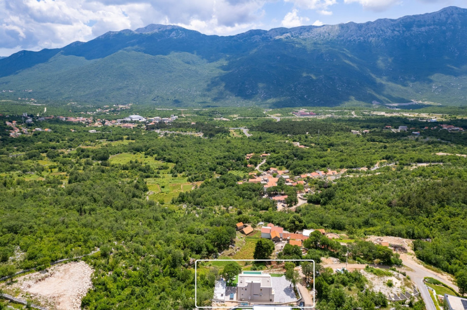 Marked location of the villa Rose