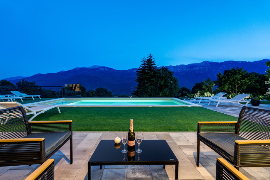 Upon arrival, your host will recommend restaurants, the possibility to rent a quad or a canoe, the possibility to order dinner, and other important information