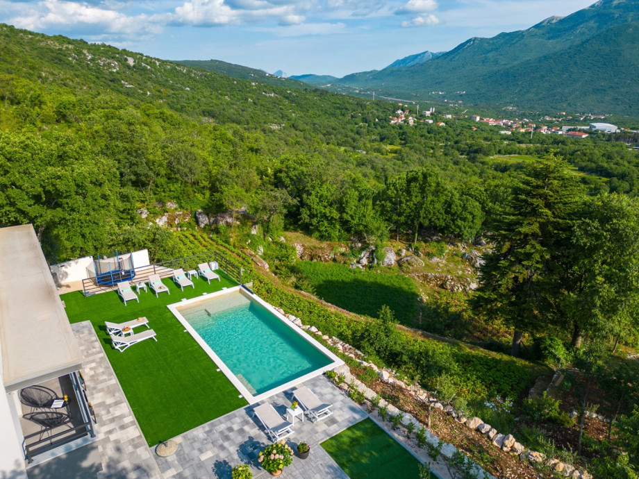 Breathtaking natural surroundings and the sound of bird song for relaxing vacation