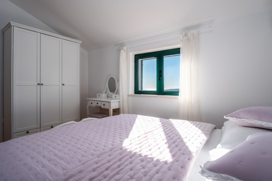 Bedroom No1 with double bed, air-conditioned