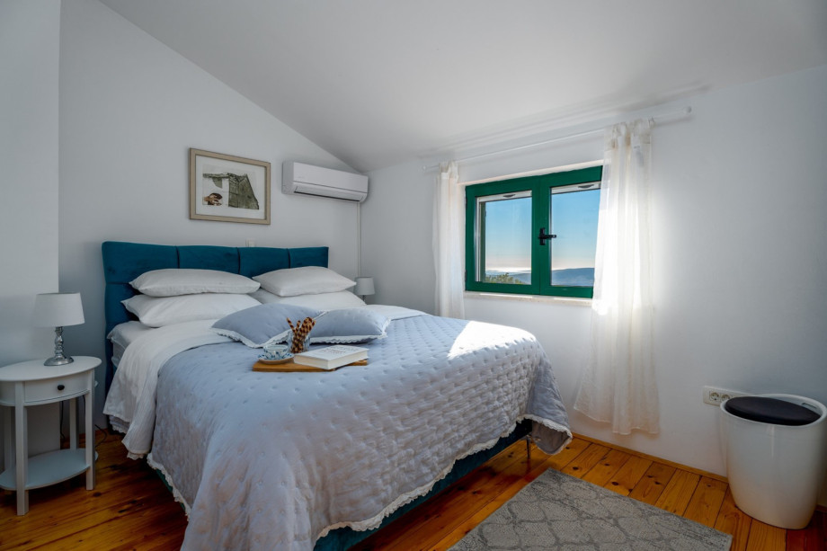 Bedroom No2 with double bed, air-conditioned