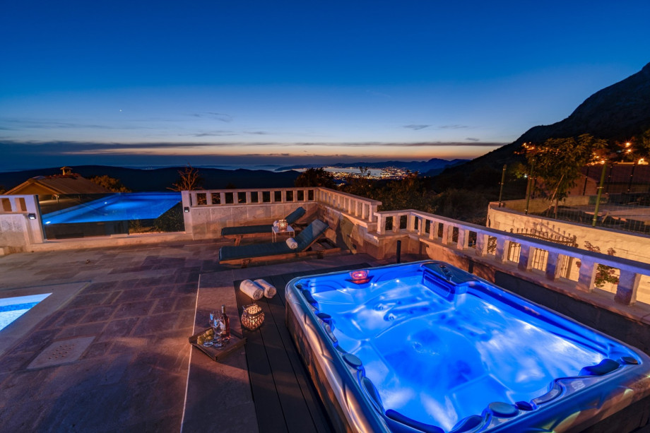 You will experience the most amazing sunsets from this property