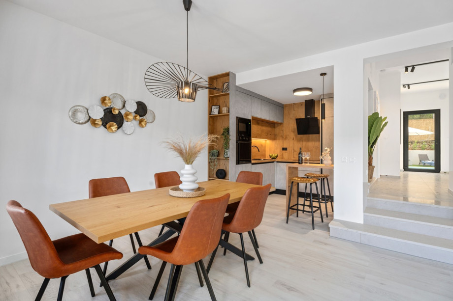 fully equipped kitchen and dining room