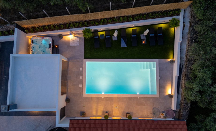 Villa Gironi with private pool and whirlpool